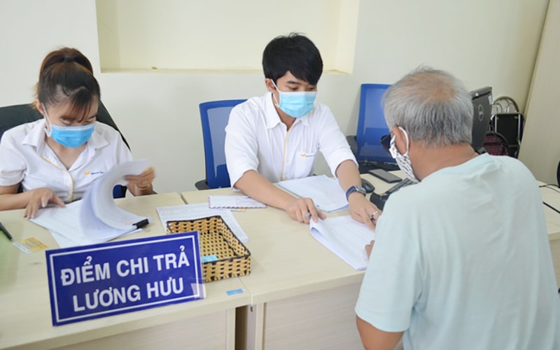 Vận động người dân nhận lương hưu qua tài khoản cá nhân